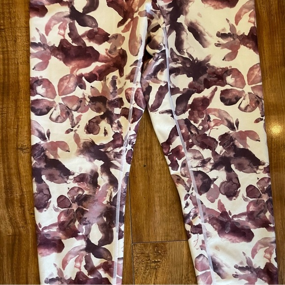 BALANCE Women’s Purple White Floral Capri Cropped Leggings Size Medium - Picture 3 of 11